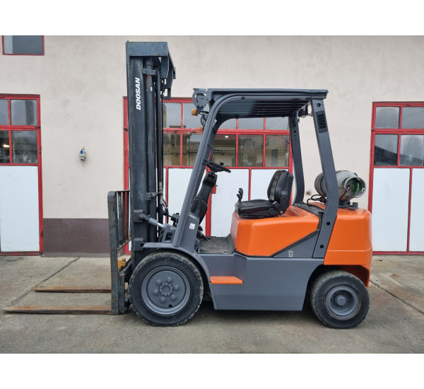 Stivuitor GPL 2.5 tone Doosan