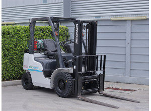 Stivuitor benzina/GPL Unicarriers/Nissan 2.5 tone