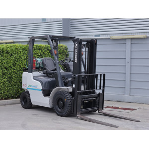 Stivuitor benzina/GPL Unicarriers/Nissan 2.5 tone Stivuitor benzina/GPL Unicarriers/Nissan 2.5 tone